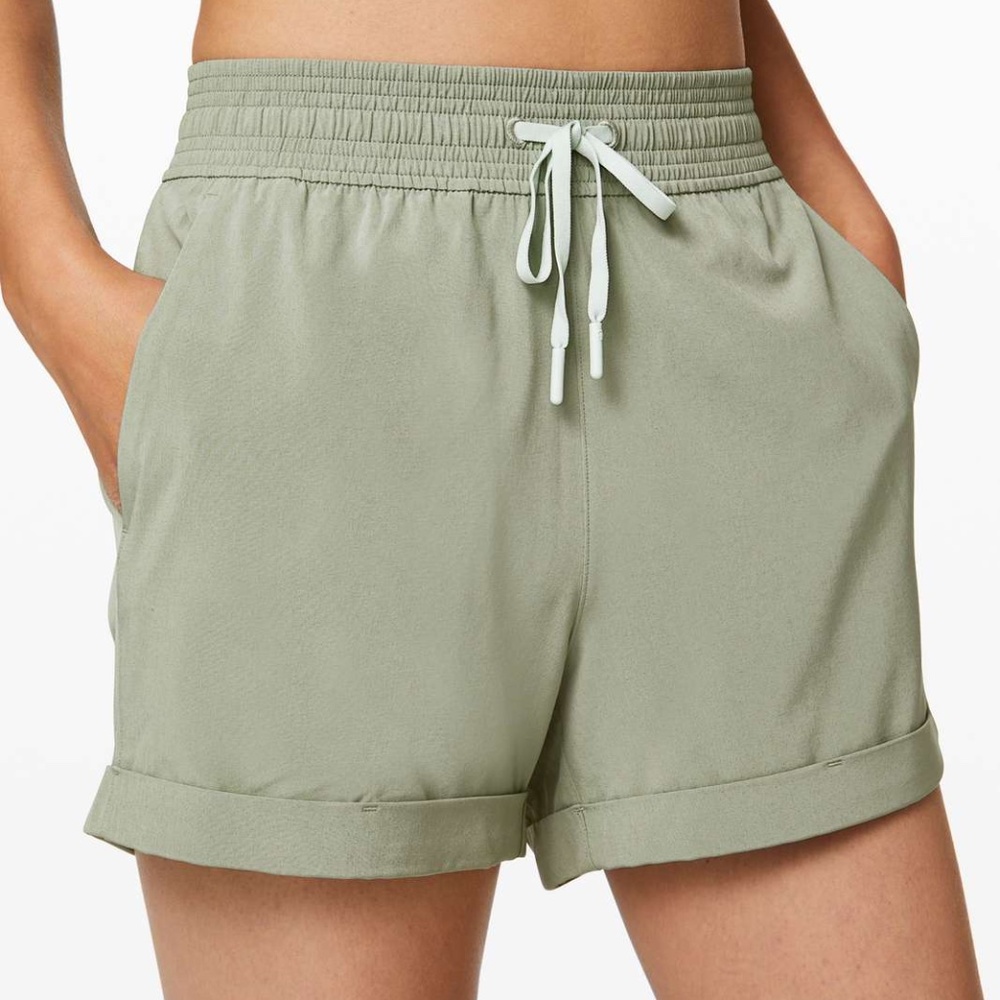 Lululemon Spring Break Away Short Sea Moss Size 8